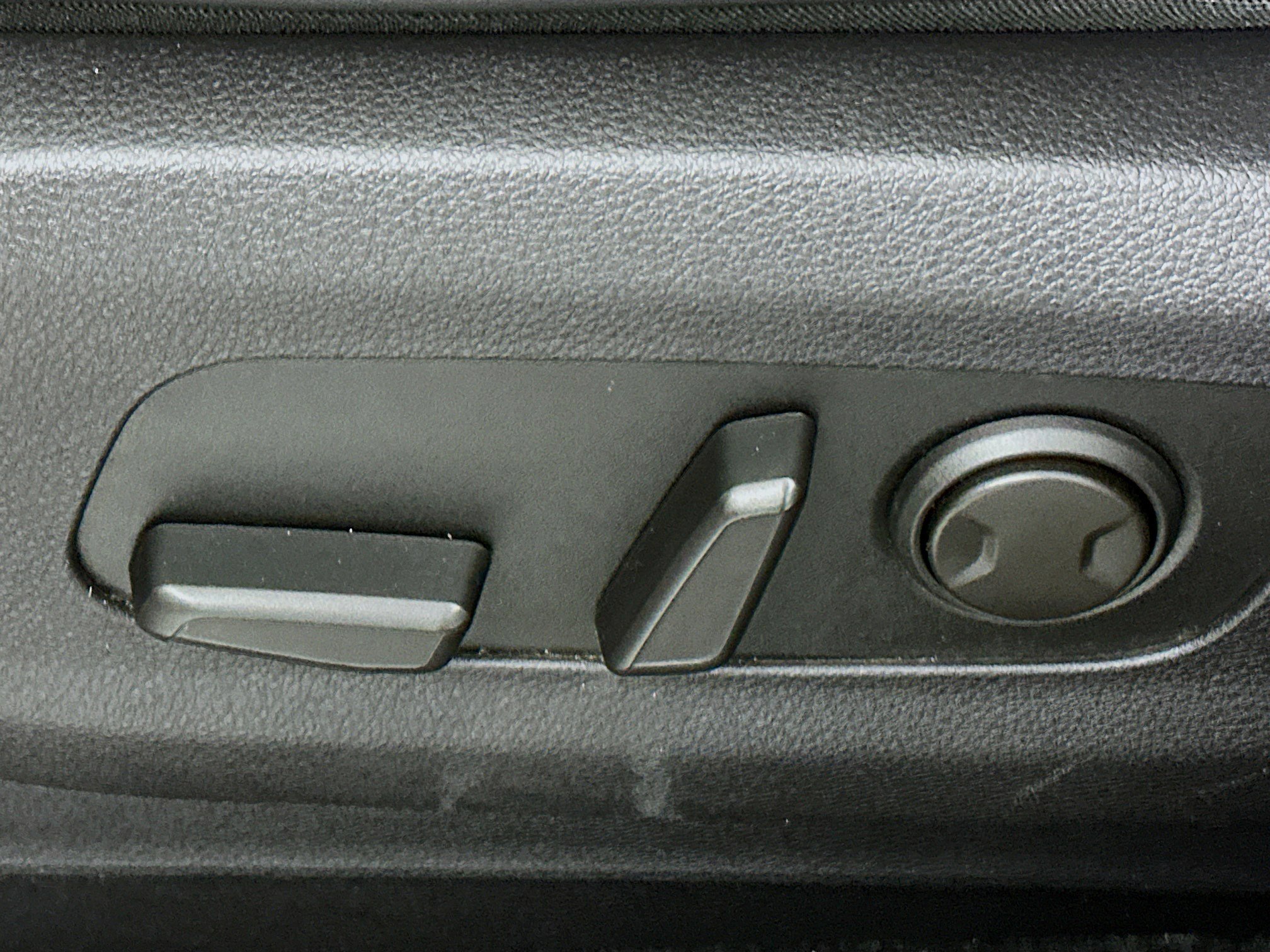 Used 2024 Kia Carnival LX image 13