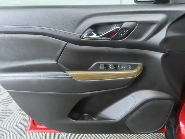 Used 2023 GMC Acadia SLE w/ LPO, Floor Liner Package image 24