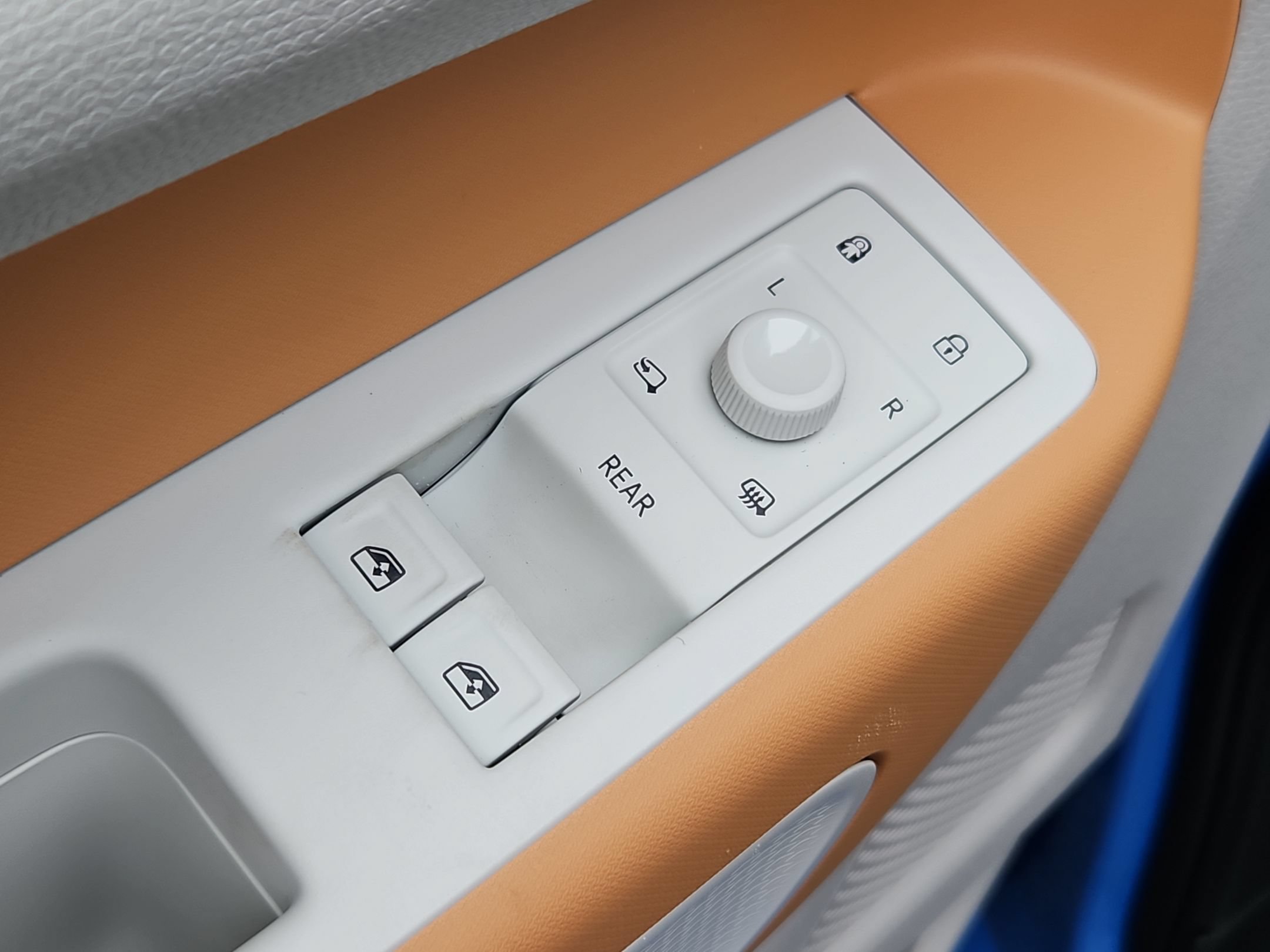 New 2025 Volkswagen ID. Buzz Pro S Plus AWD/4WD image 10