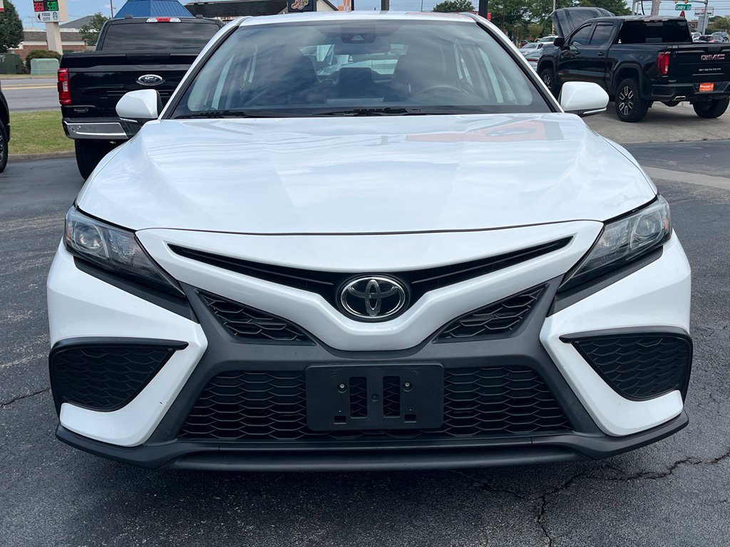 Used 2022 Toyota Camry SE FWD image 3