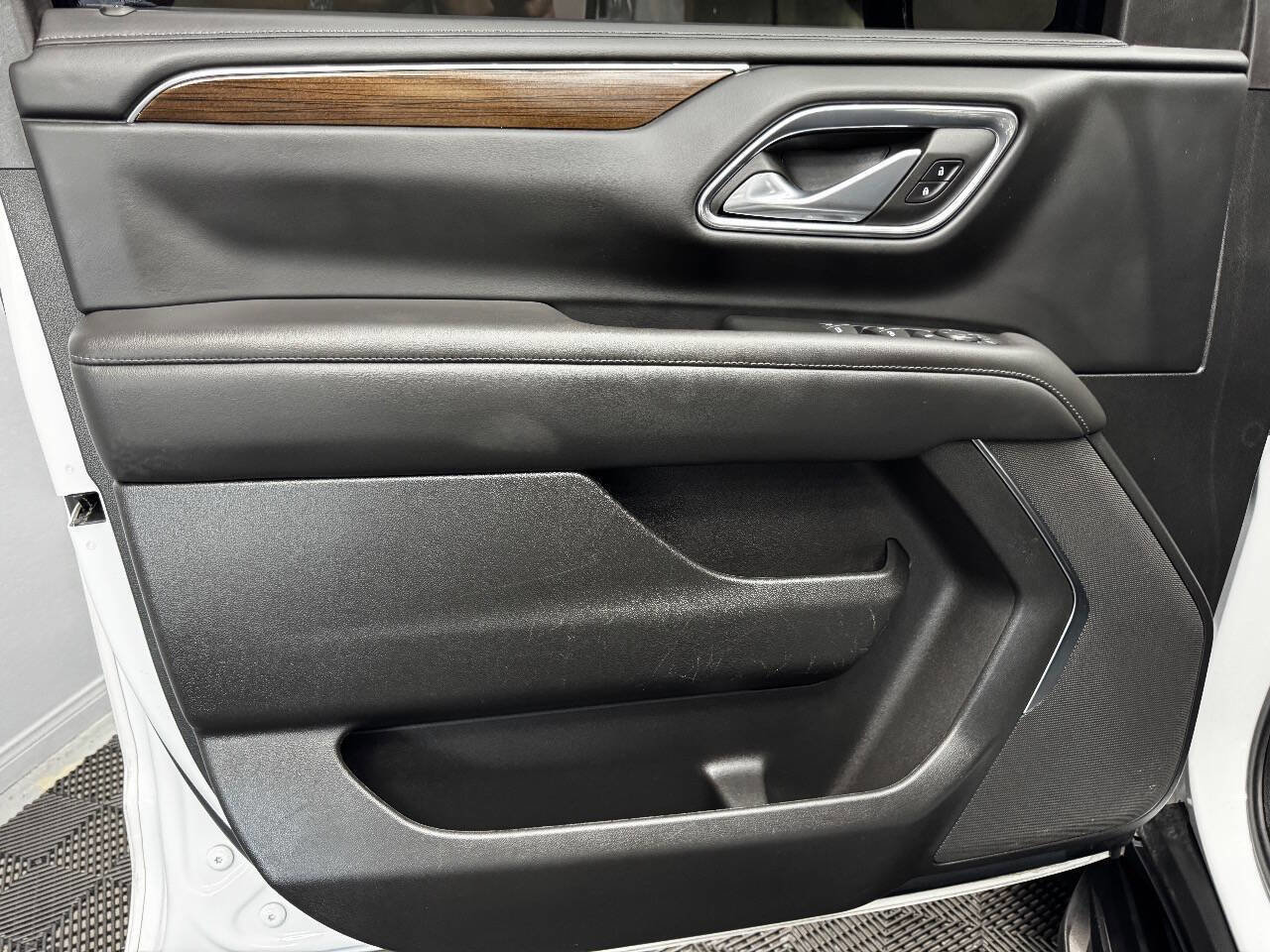 Used 2023 GMC Yukon XL SLE image 35