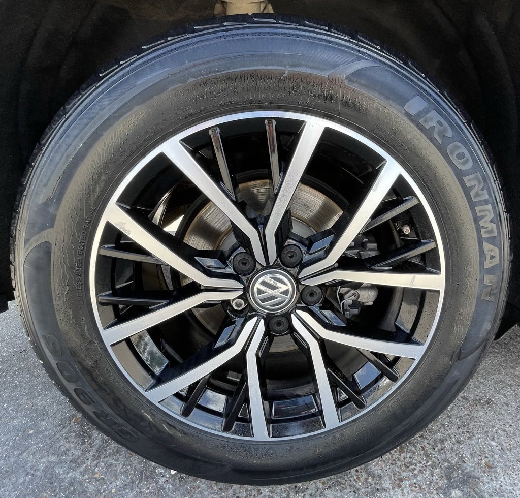 Used 2021 Volkswagen Tiguan SE image 16