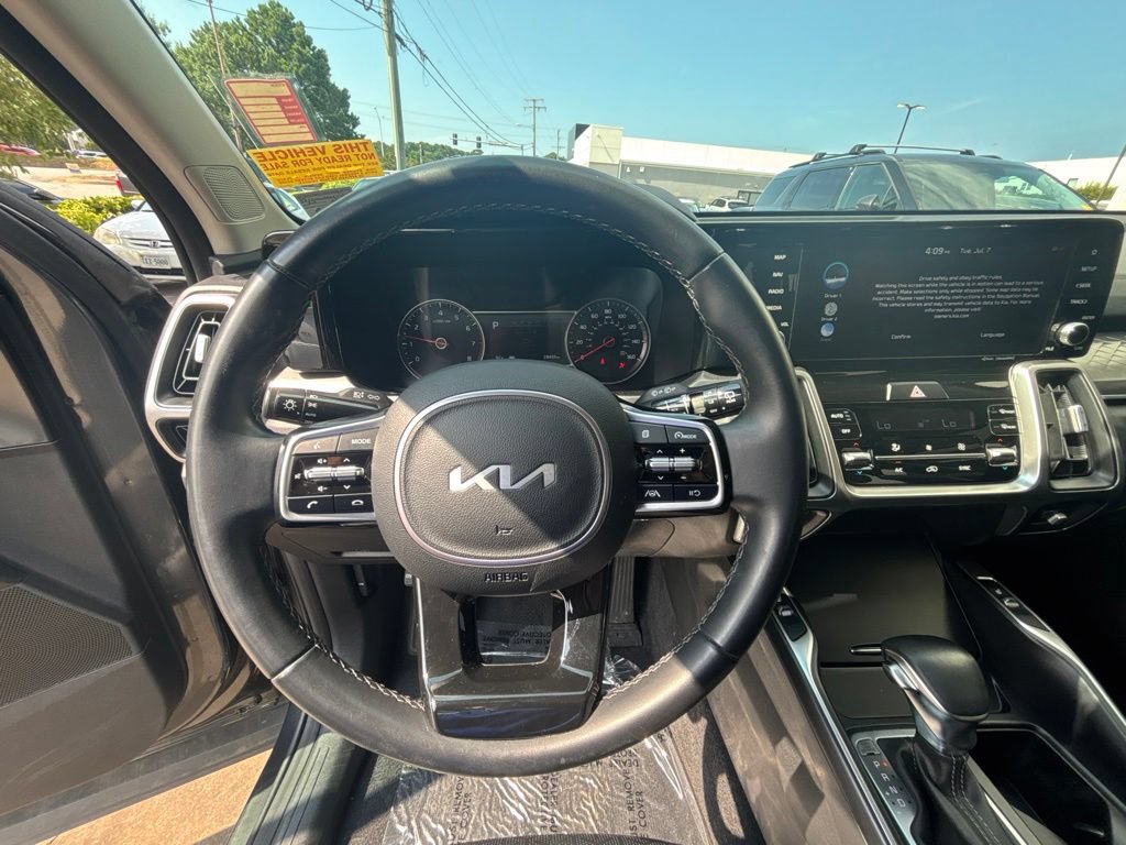Used 2023 Kia Sorento S w/ Panoramic Sunroof Package FWD image 12