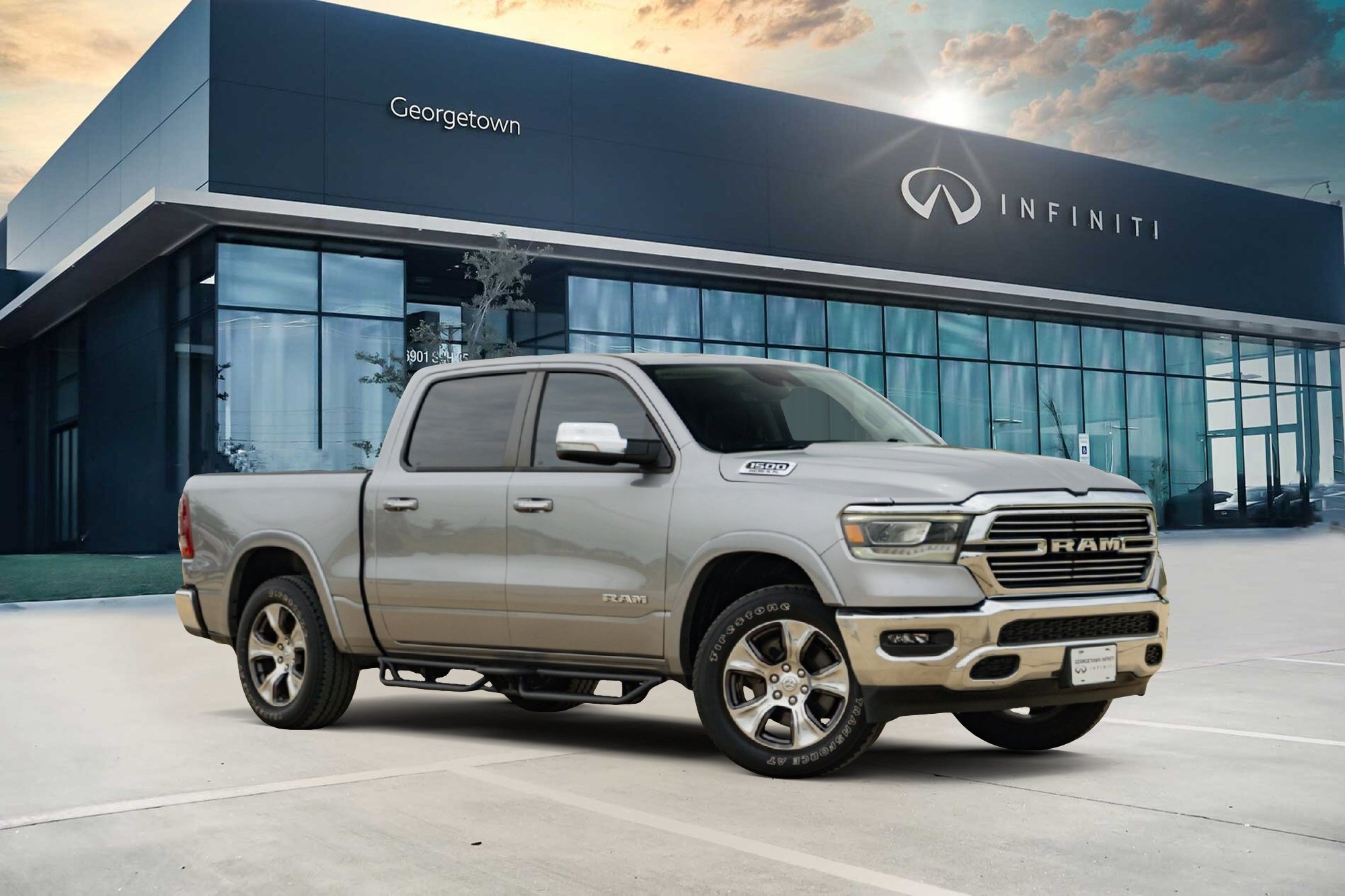 Used 2022 RAM 1500 Laramie AWD/4WD image 1