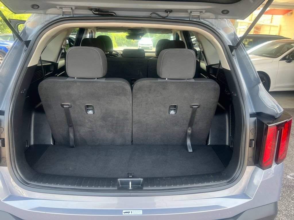 Certified 2024 Kia Sorento LX FWD image 11