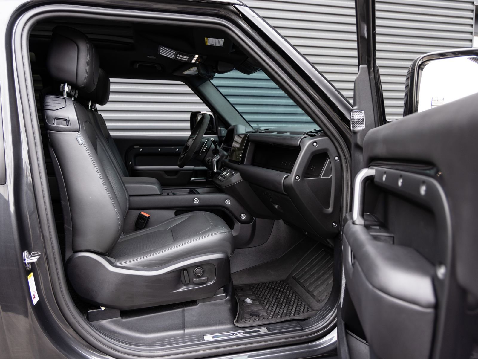 Used 2024 Land Rover Defender 90 Carpathian Edition image 28