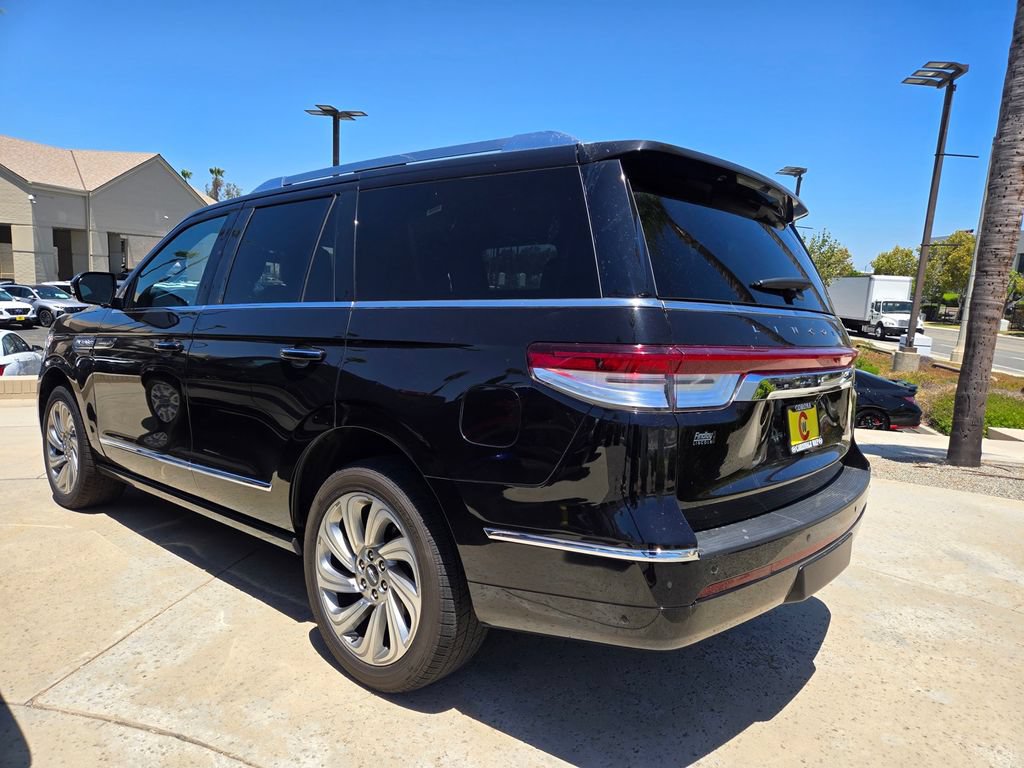 Used 2024 Lincoln Navigator Reserve AWD/4WD image 4