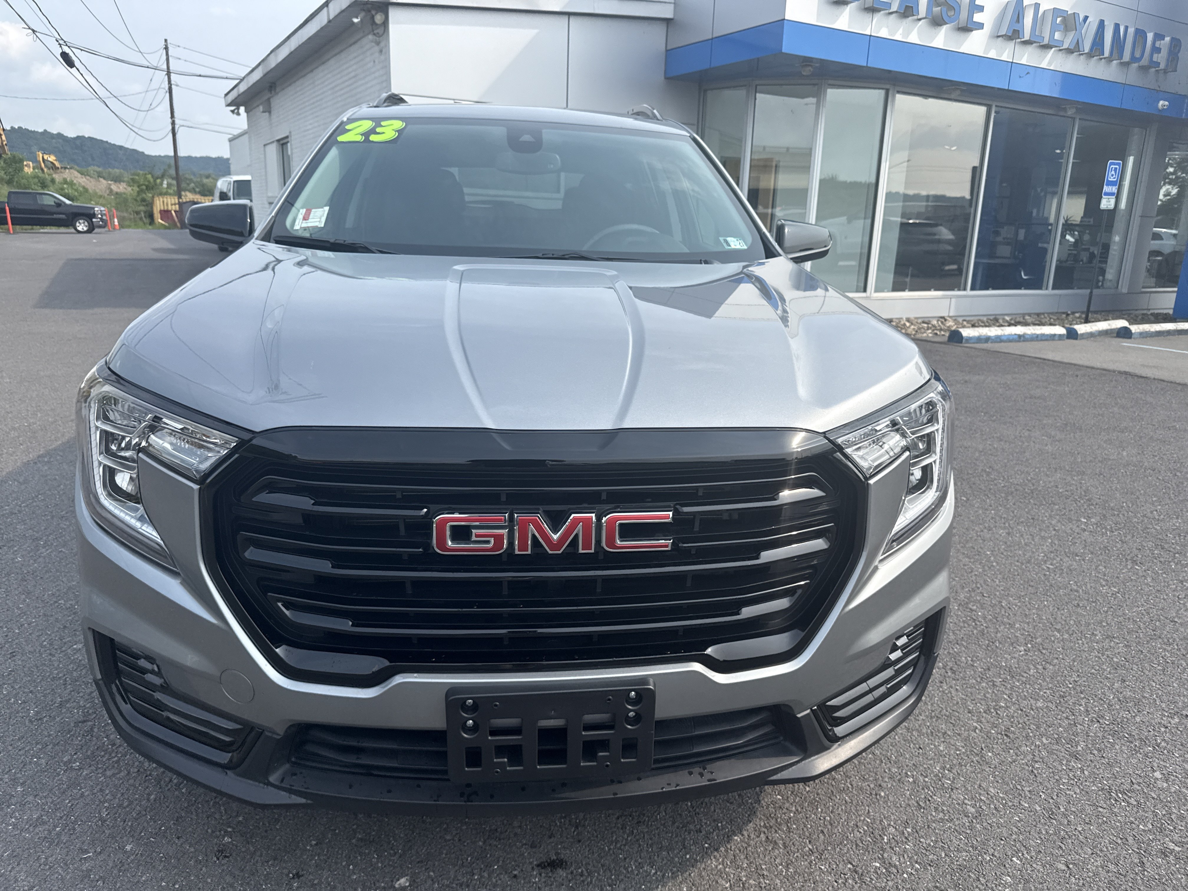 Used 2023 GMC Terrain SLE w/ Driver Convenience Package AWD/4WD image 8