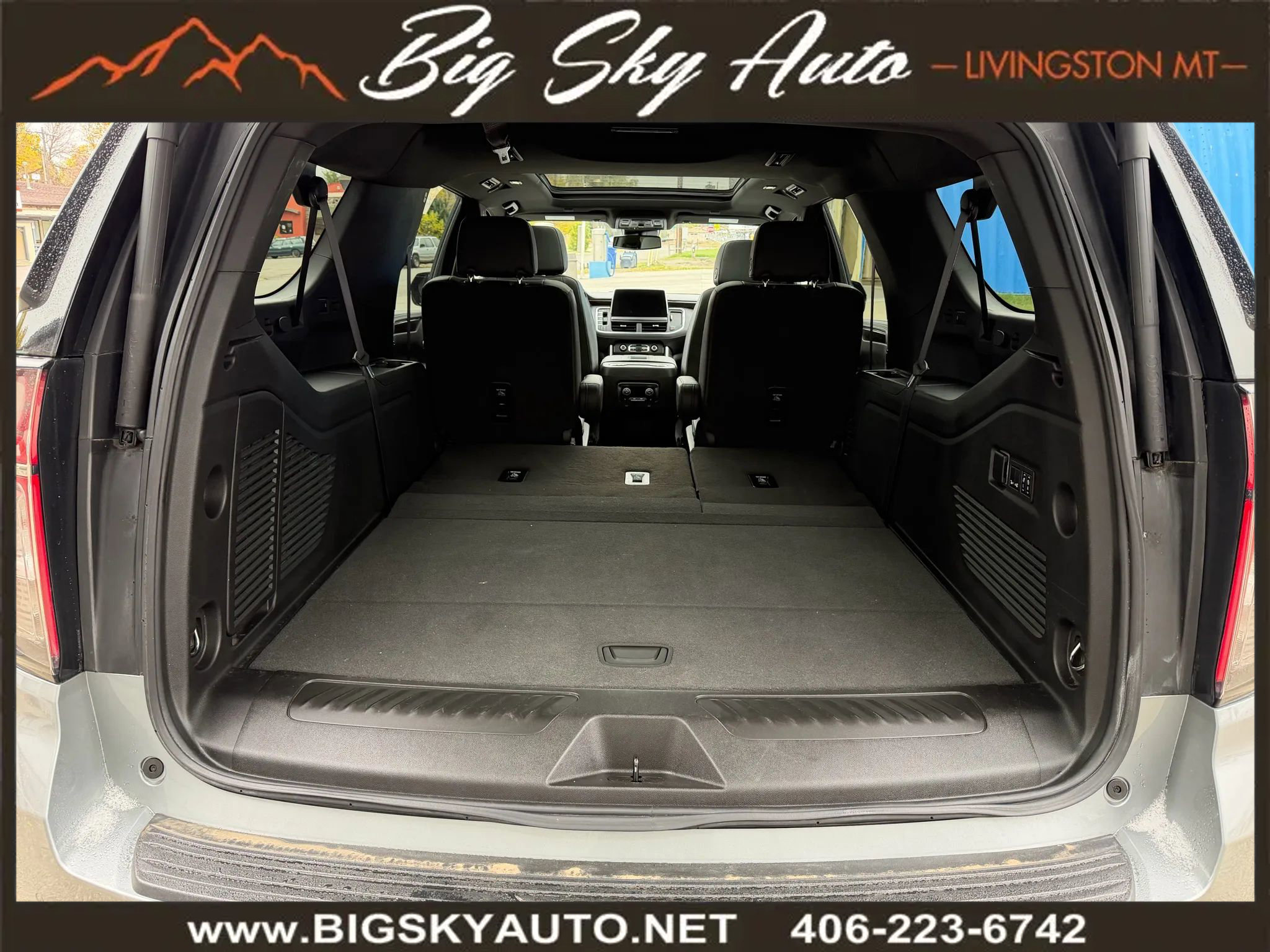 Used 2024 Chevrolet Suburban LT image 26