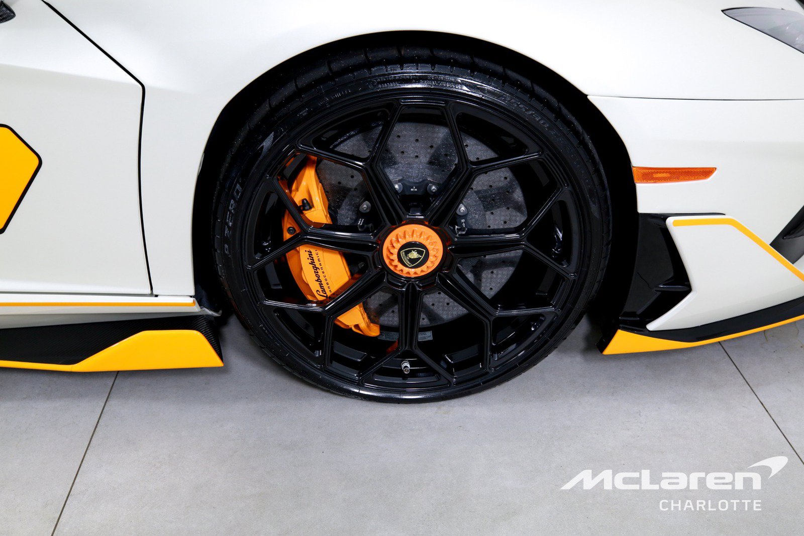 Used 2021 Lamborghini Aventador SVJ AWD/4WD image 34