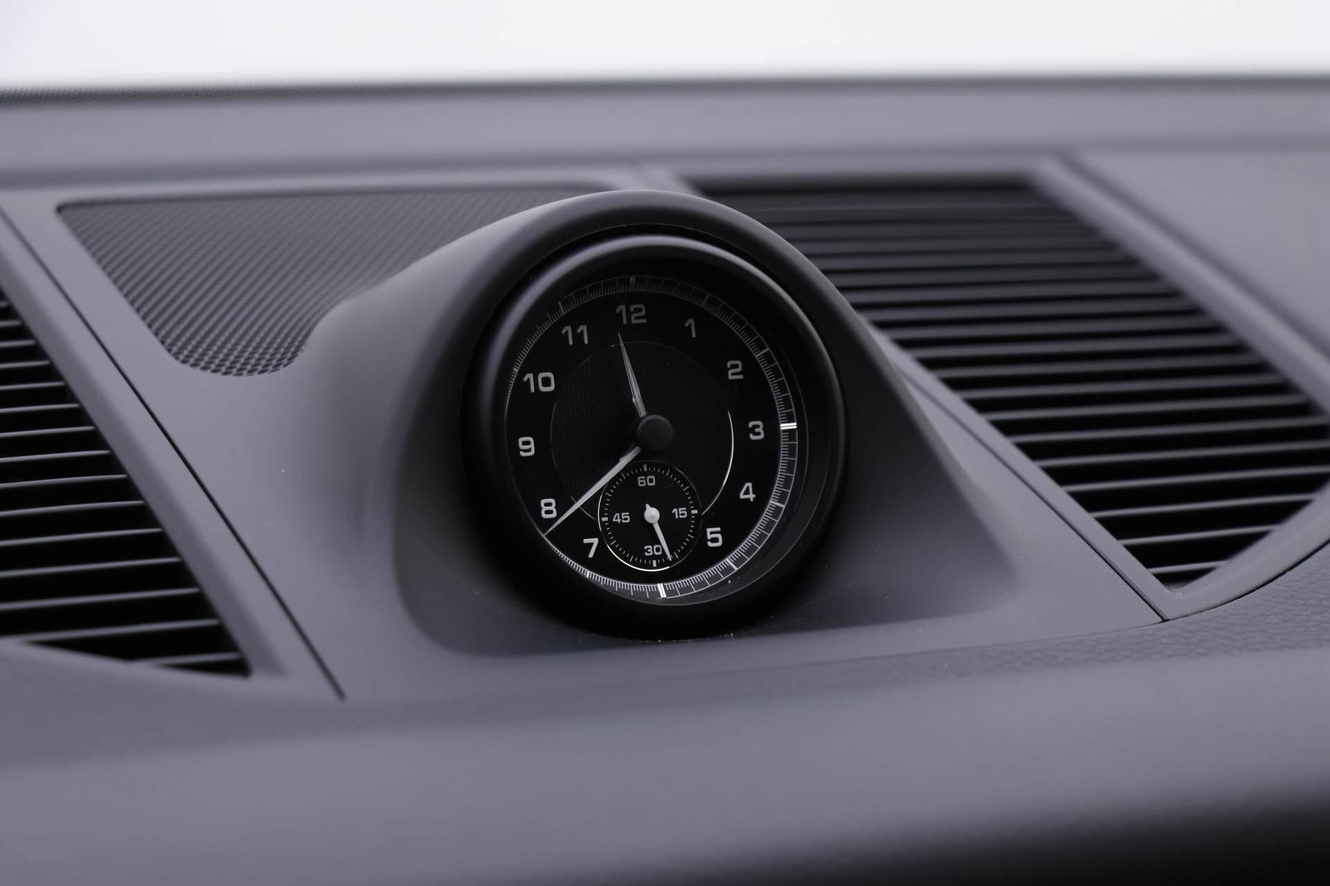 Used 2025 Porsche Macan image 19