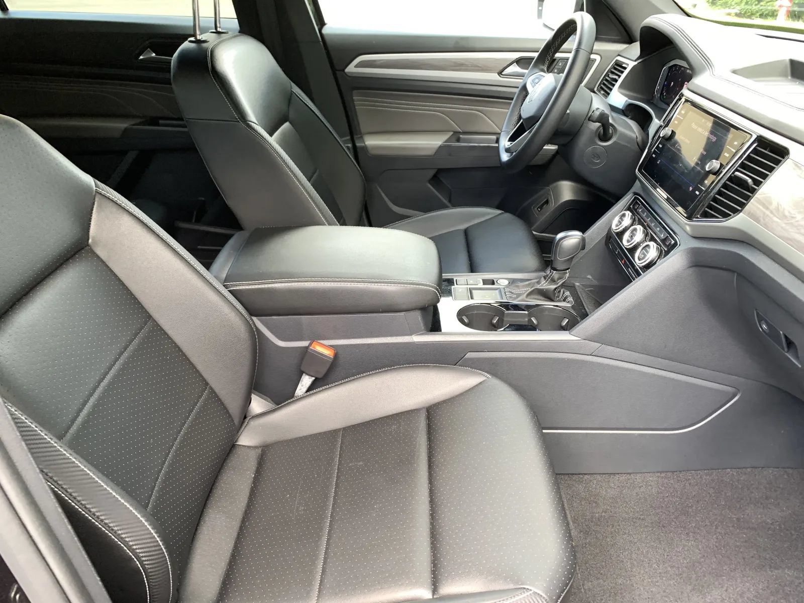 Used 2023 Volkswagen Atlas Cross Sport SE FWD image 28