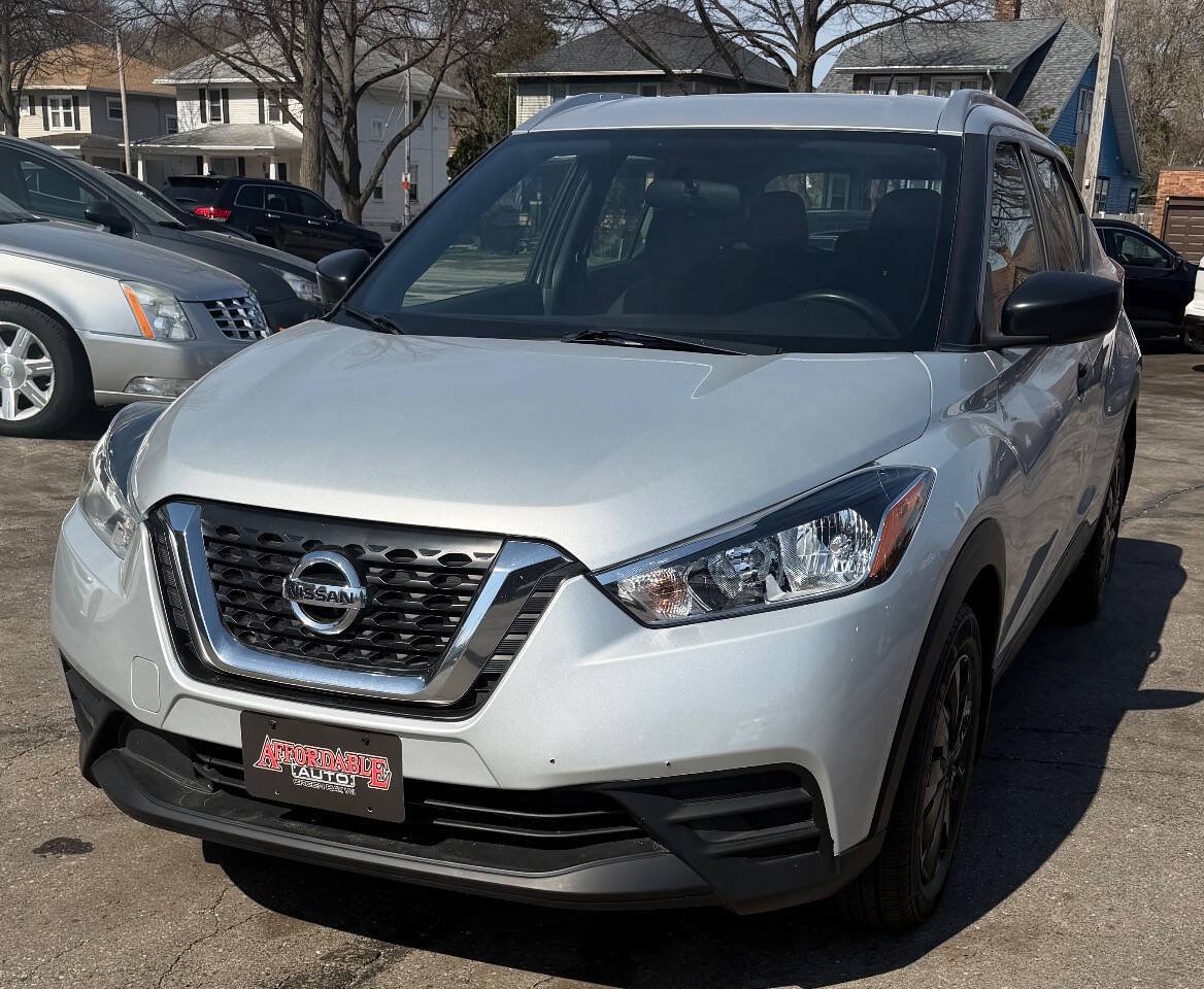 Used 2019 Nissan Kicks S FWD image 4