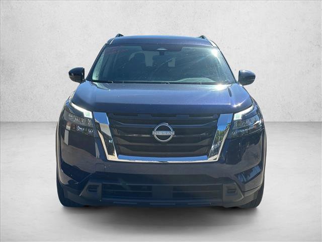Used 2024 Nissan Pathfinder SV image 2