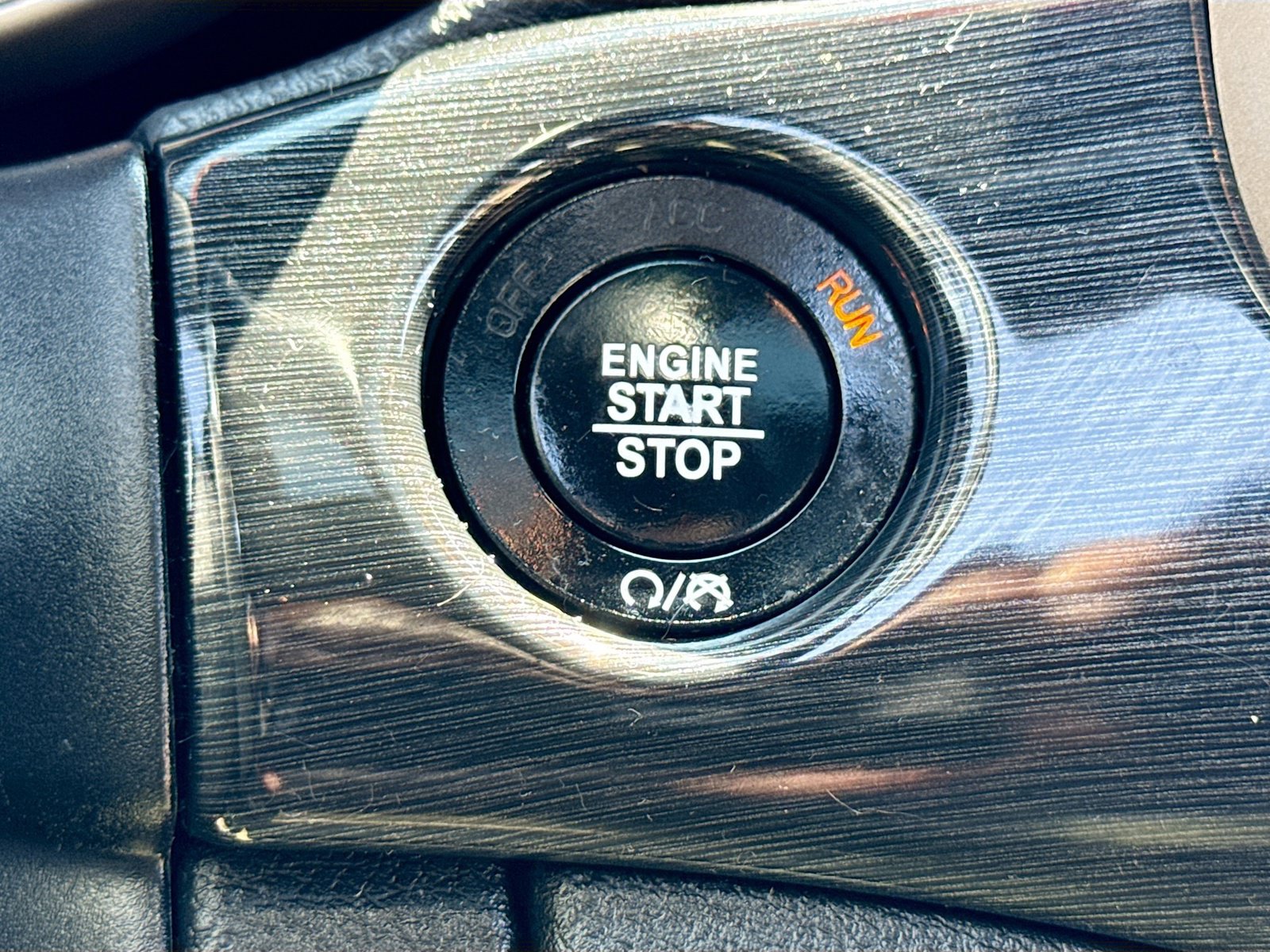 Used 2017 Jeep Grand Cherokee Laredo AWD/4WD image 9