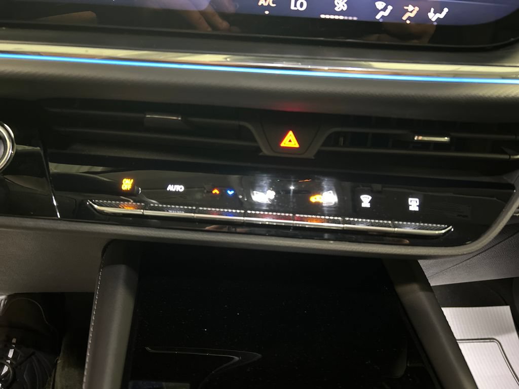 Used 2025 Buick Envision Preferred AWD/4WD image 19
