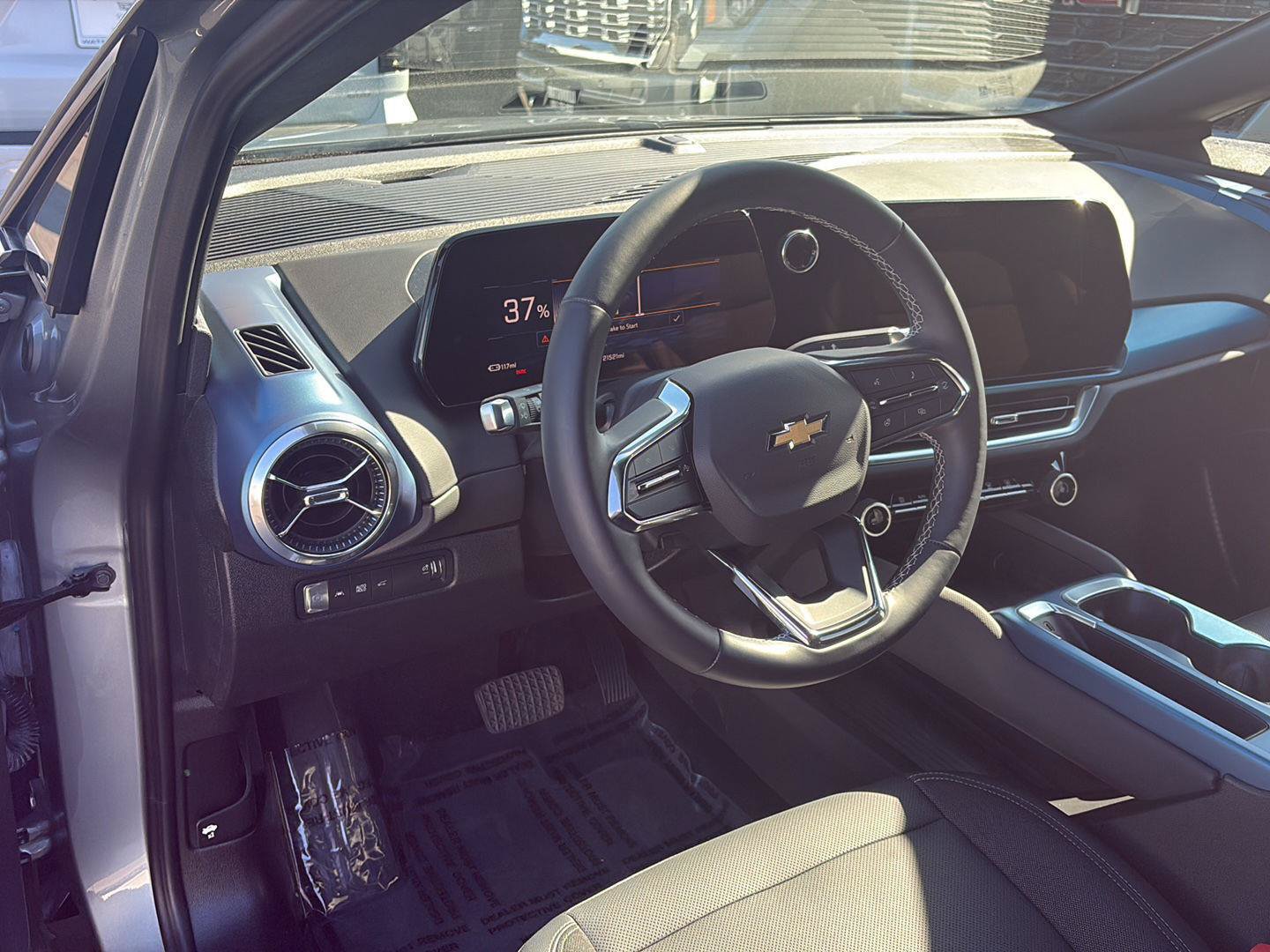 Used 2024 Chevrolet Equinox EV LT AWD/4WD image 12
