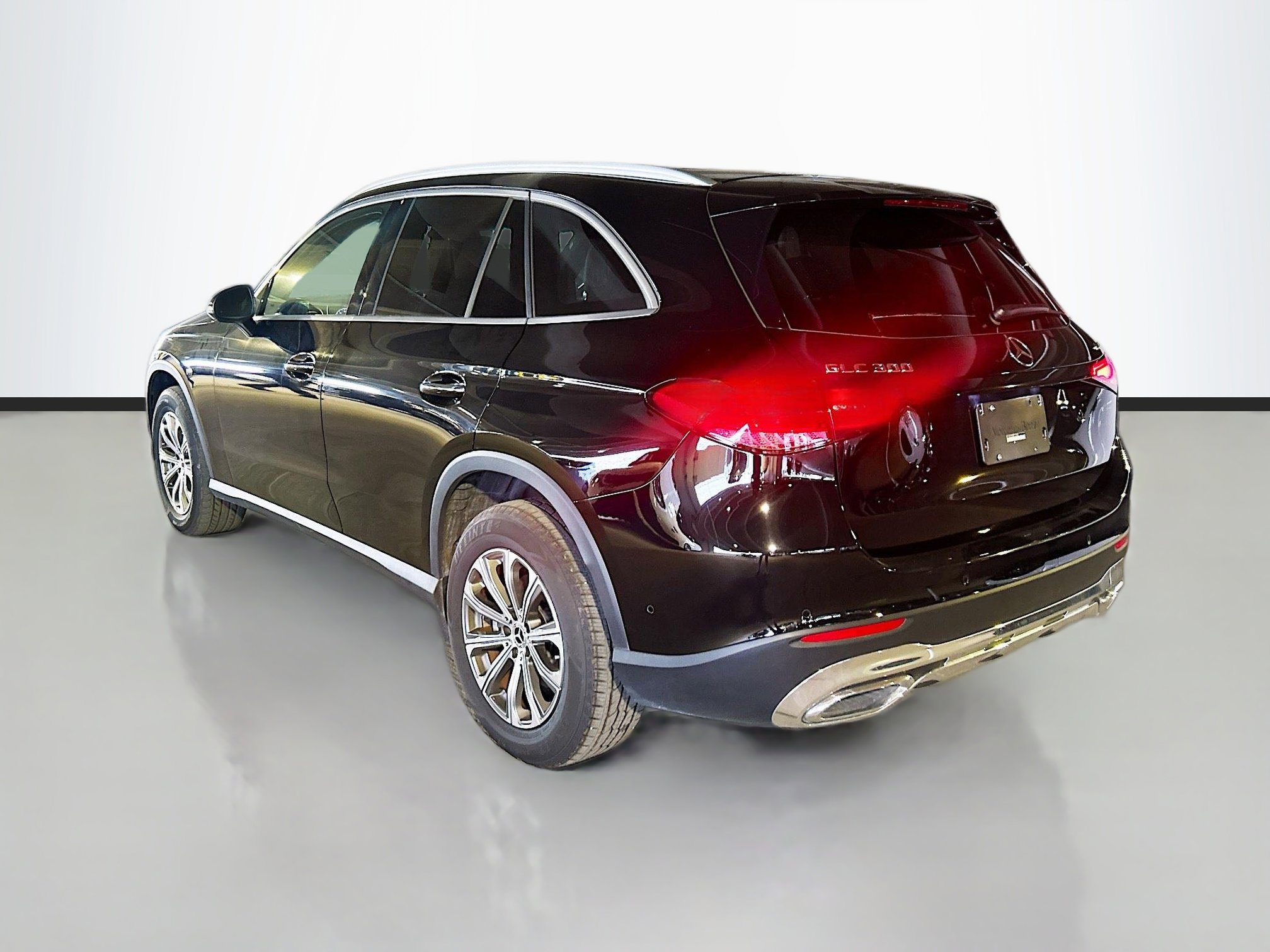 Used 2024 Mercedes-Benz GLC 300 4MATIC image 3