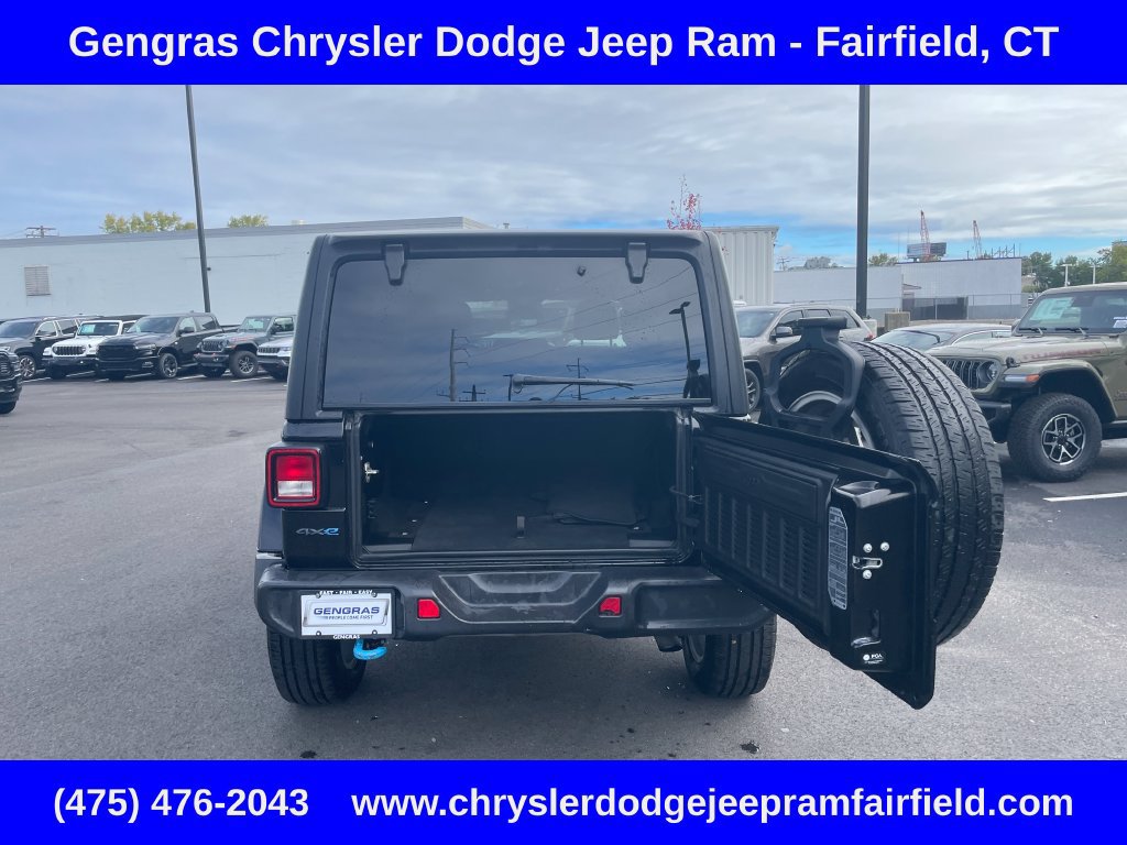 Certified 2024 Jeep Wrangler Unlimited w/ Convenience Group AWD/4WD image 32