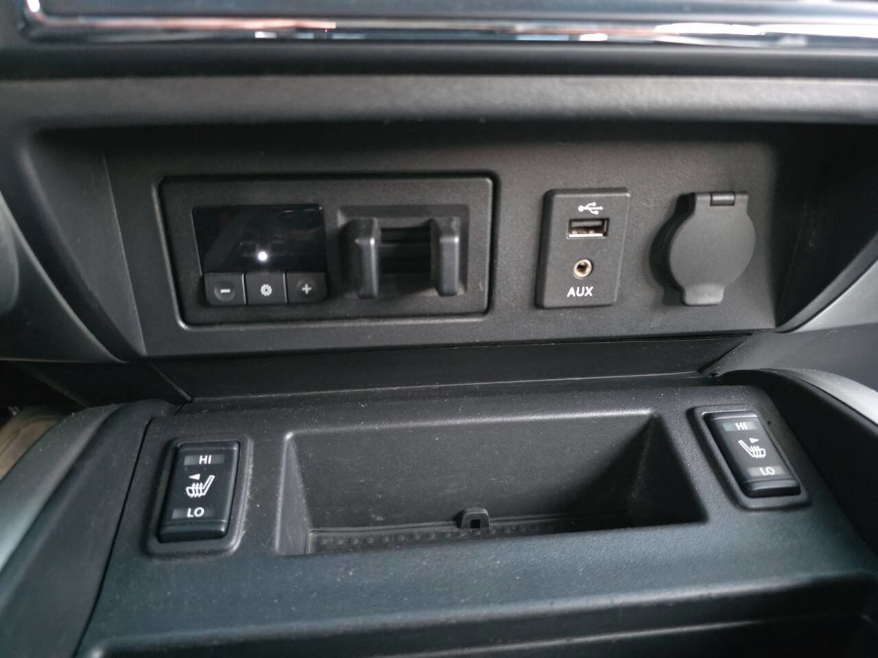 Used 2016 Nissan Titan SV AWD/4WD image 30