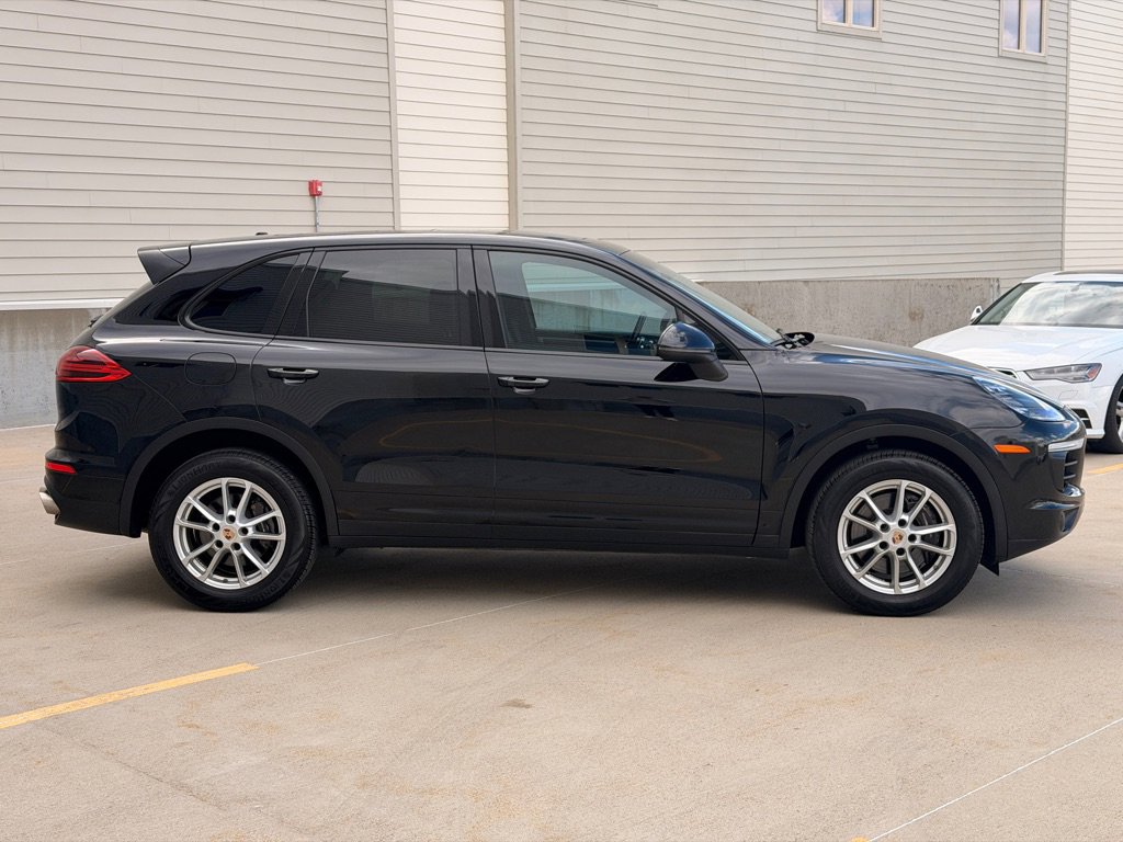 Used 2016 Porsche Cayenne w/ Premium Package AWD/4WD image 9