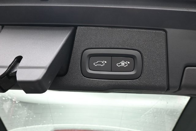 New 2027 Volvo XC60 B5 Ultra AWD/4WD image 32