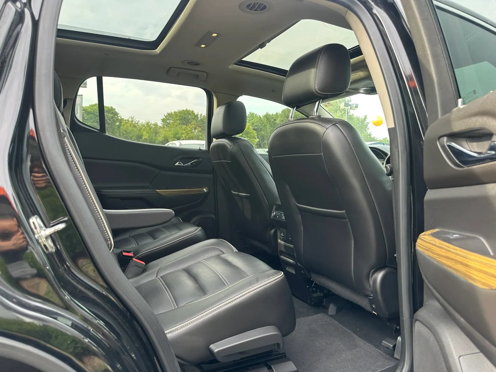 Used 2019 GMC Acadia Denali w/ Technology Package FWD image 17