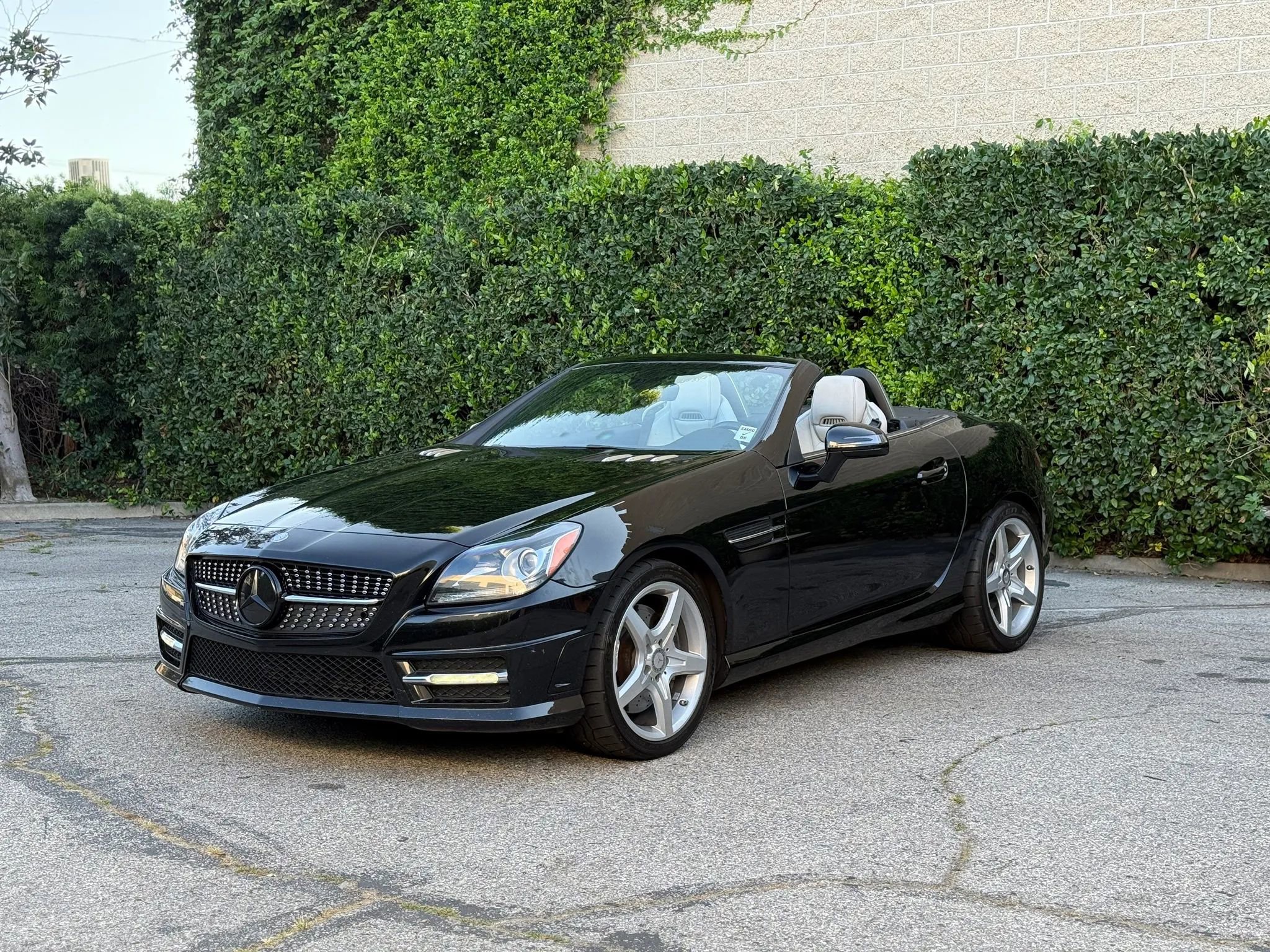 Used 2013 Mercedes-Benz SLK 250 image 1