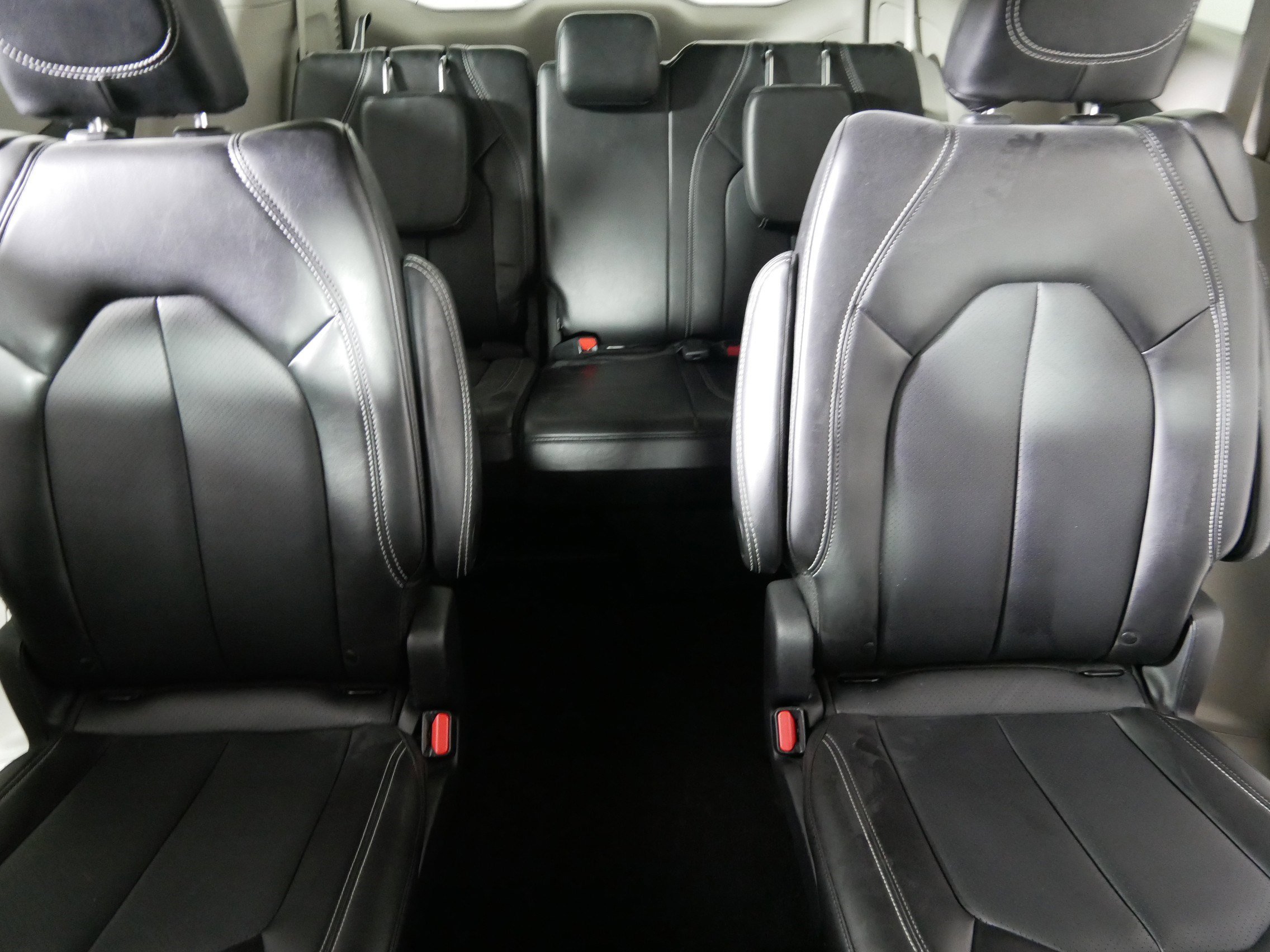 Used 2024 Chrysler Pacifica Touring-L image 13