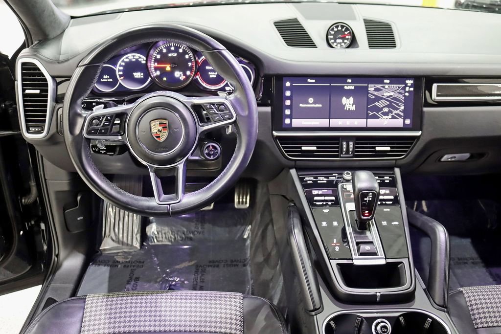 Used 2023 Porsche Cayenne GTS image 16