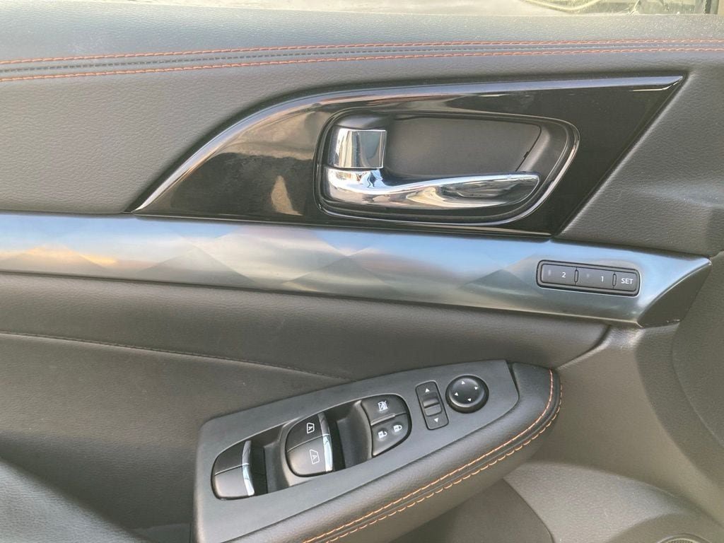 Used 2023 Nissan Maxima SR w/ Sport Mat Group FWD image 13