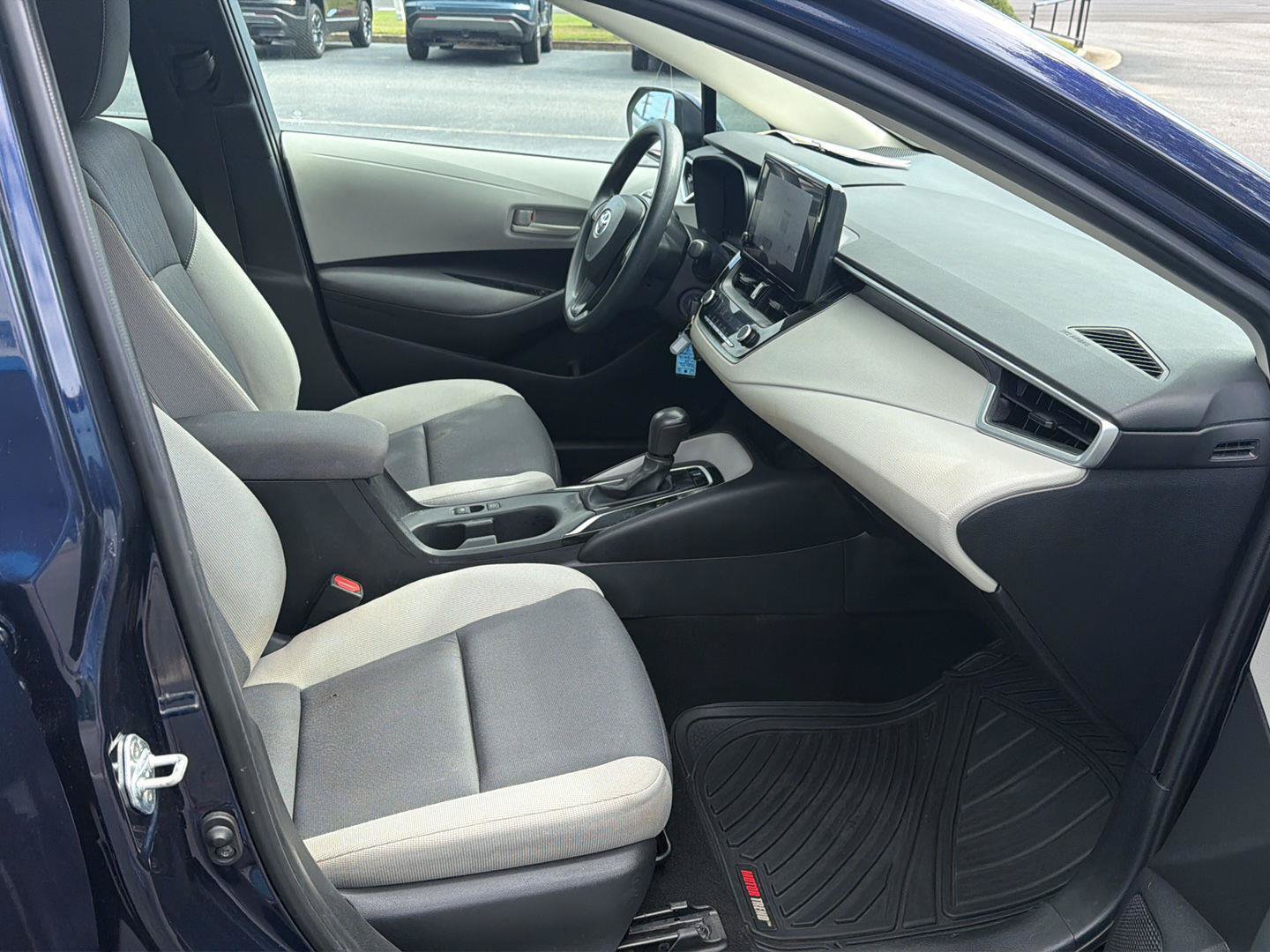 Used 2024 Toyota Corolla LE FWD image 13