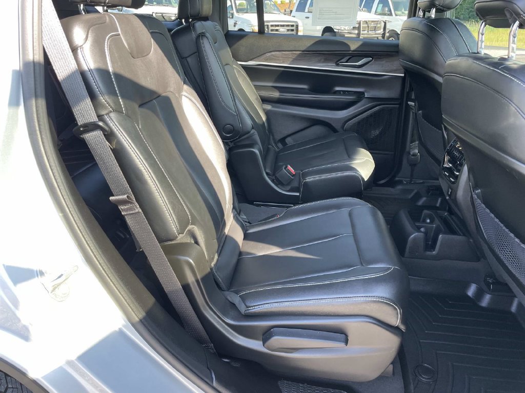 Used 2024 Jeep Grand Cherokee L Limited w/ Black Appearance Package RWD image 26
