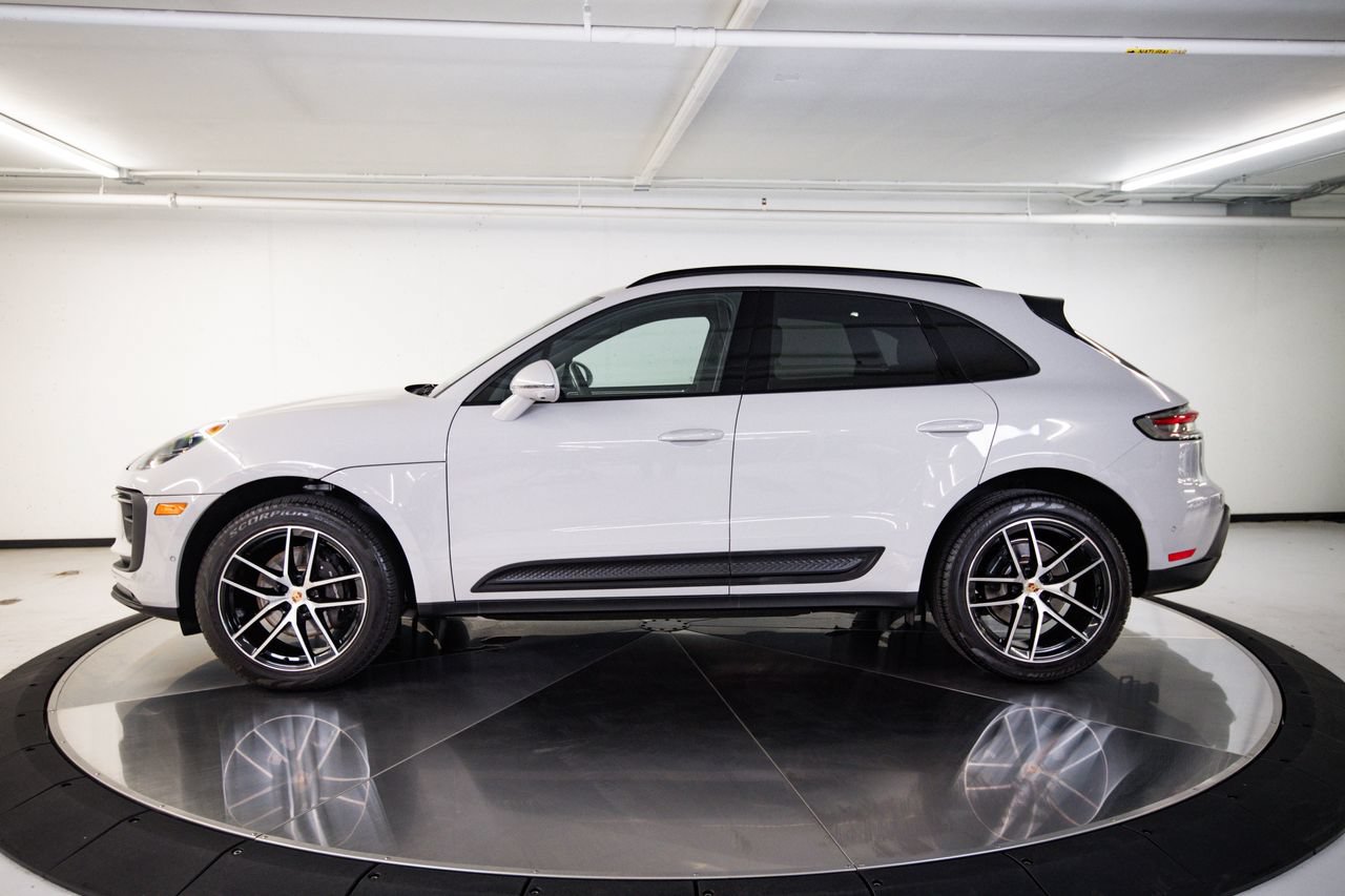 Certified 2023 Porsche Macan AWD/4WD image 2