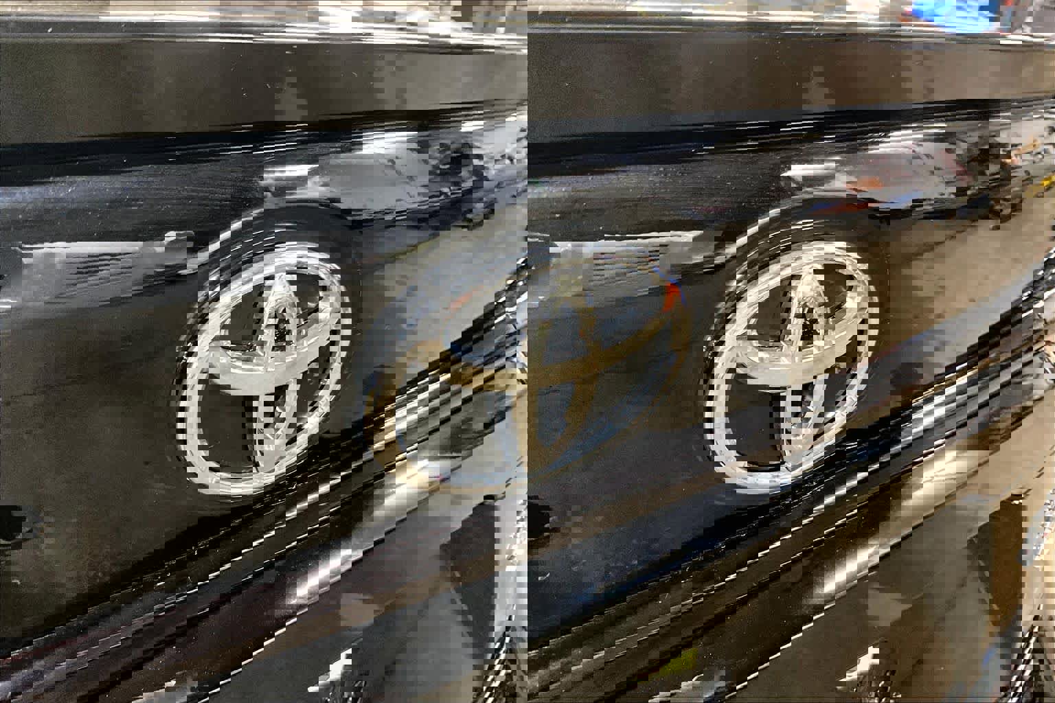 Certified 2025 Toyota Corolla SE image 29