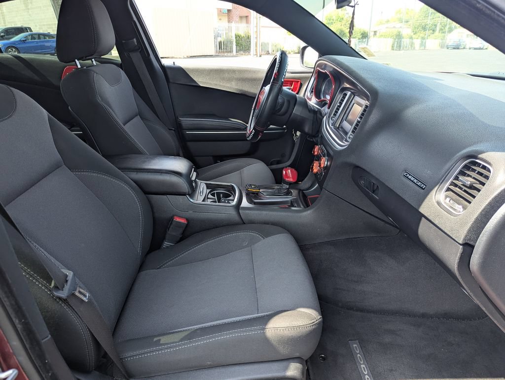 Used 2017 Dodge Charger SE RWD image 30