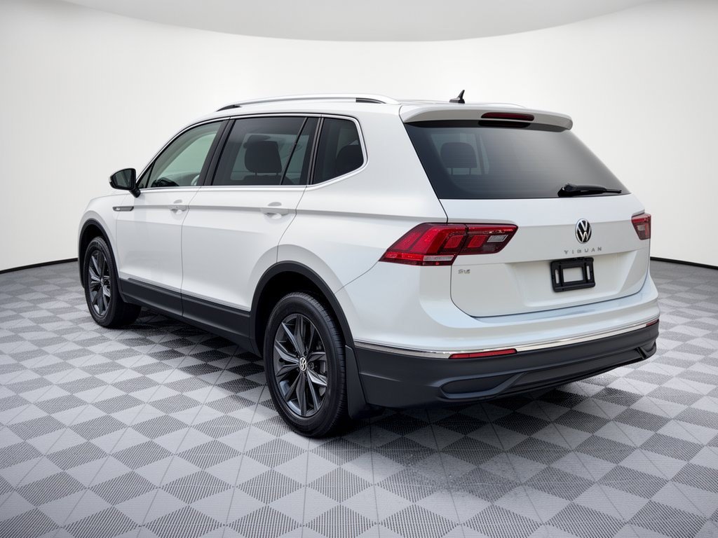 Used 2023 Volkswagen Tiguan SE FWD image 3
