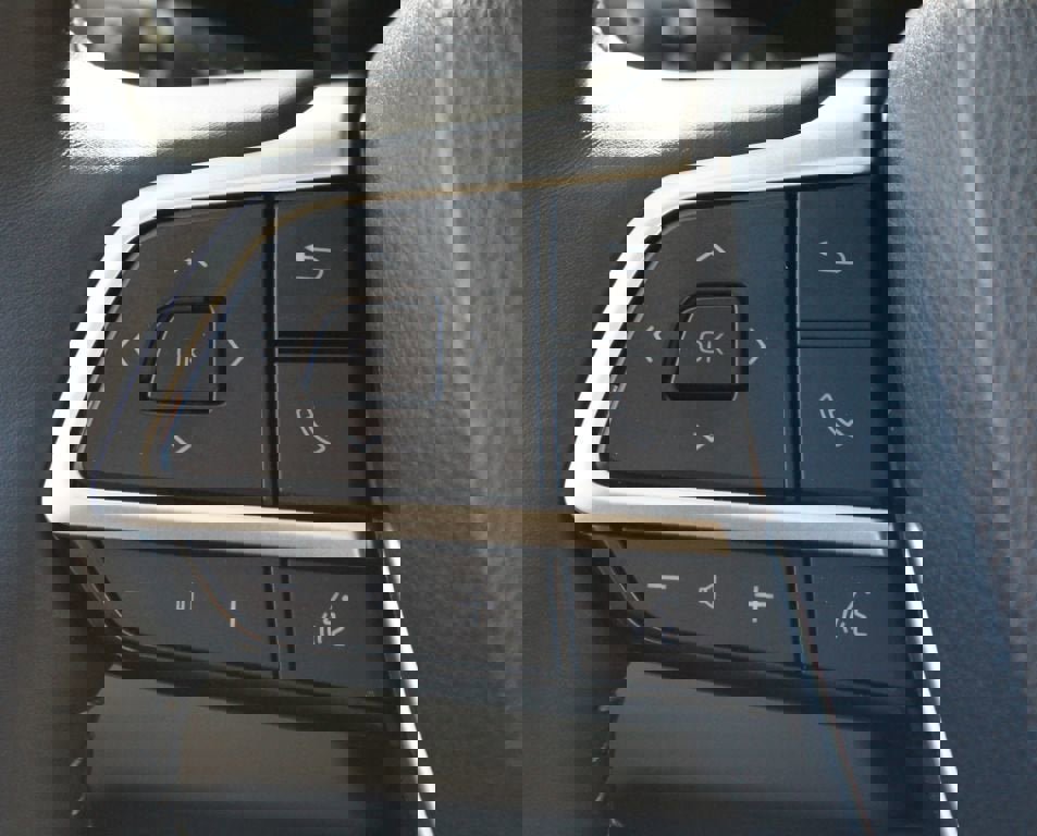 Used 2025 Toyota Highlander Limited image 10