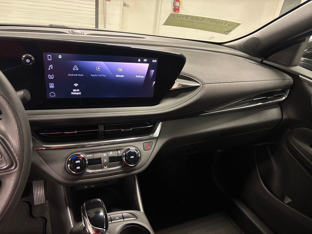 Used 2025 Buick Envista Preferred FWD image 34
