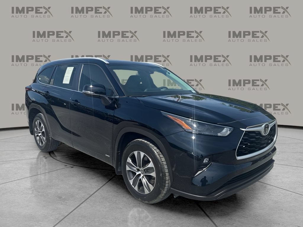 Used 2025 Toyota Highlander XLE AWD/4WD image 7