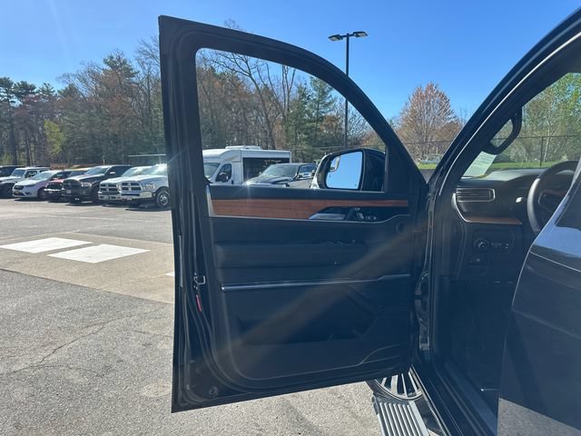 Used 2024 Jeep Grand Wagoneer Series III AWD/4WD image 24
