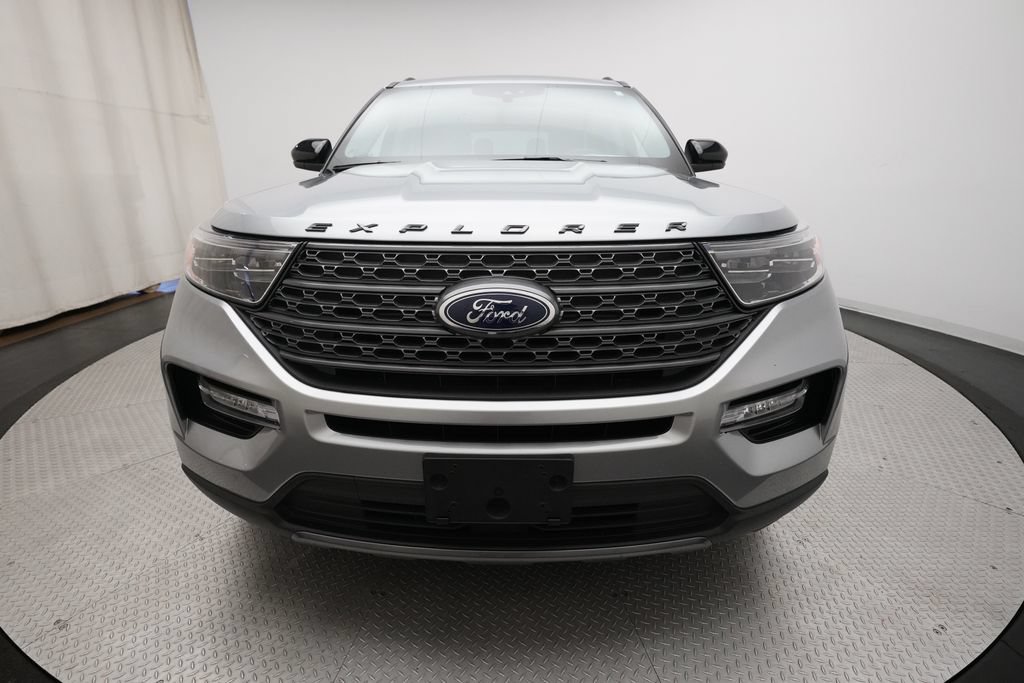 Used 2023 Ford Explorer XLT w/ Equipment Group 202A AWD/4WD image 11