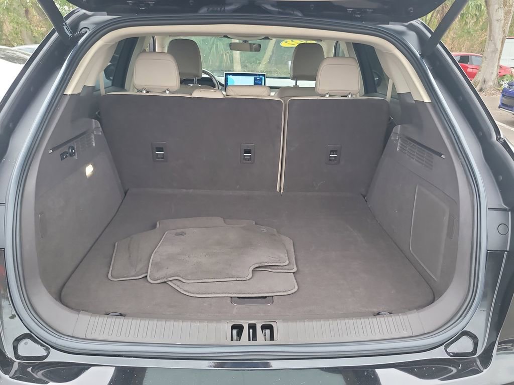 Used 2022 Lincoln Nautilus FWD w/ Premium Package image 7