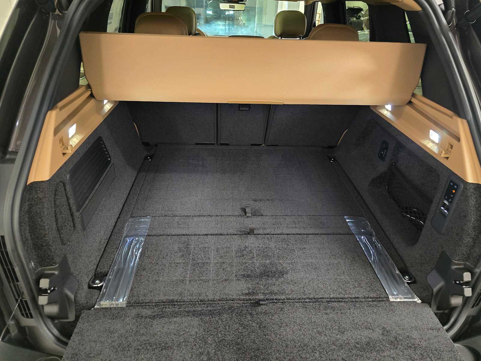 New 2026 Land Rover Range Rover SE image 16