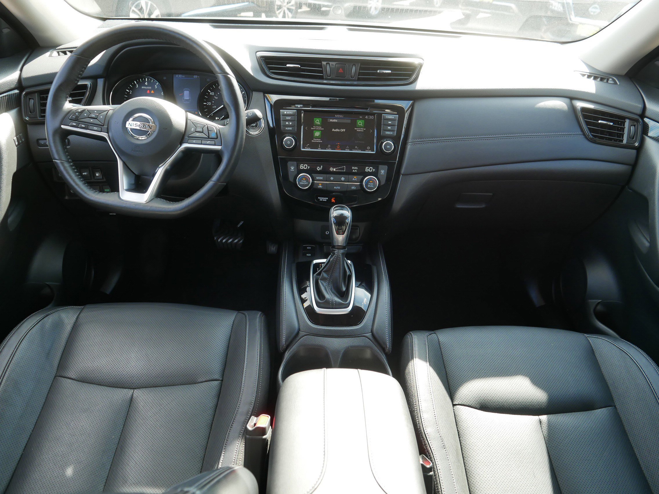 Used 2018 Nissan Rogue SL w/ Premium Package image 10