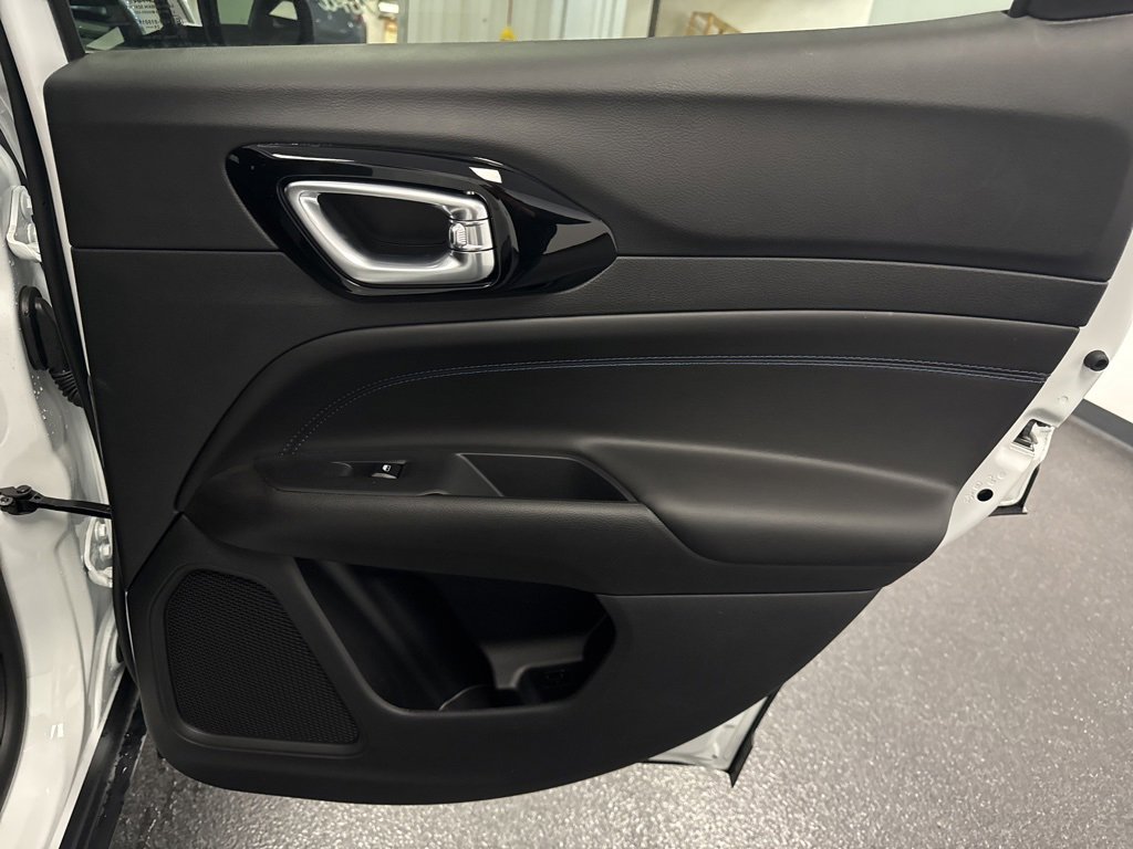 New 2026 Jeep Compass Latitude image 32