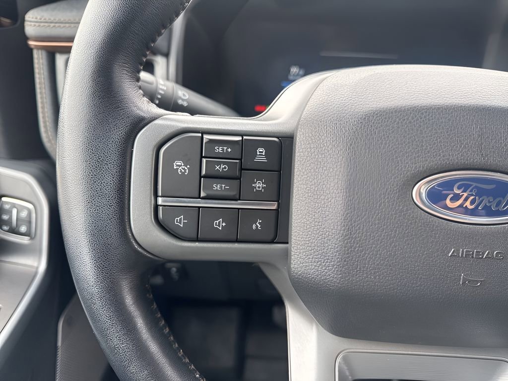 Used 2022 Ford F150 Lightning Lariat image 15