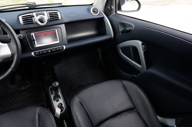 Used 2015 smart fortwo passion RWD image 19