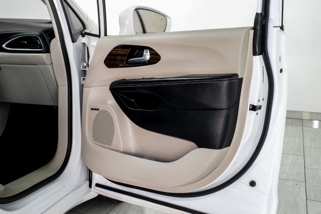 Used 2022 Chrysler Pacifica Limited FWD image 45