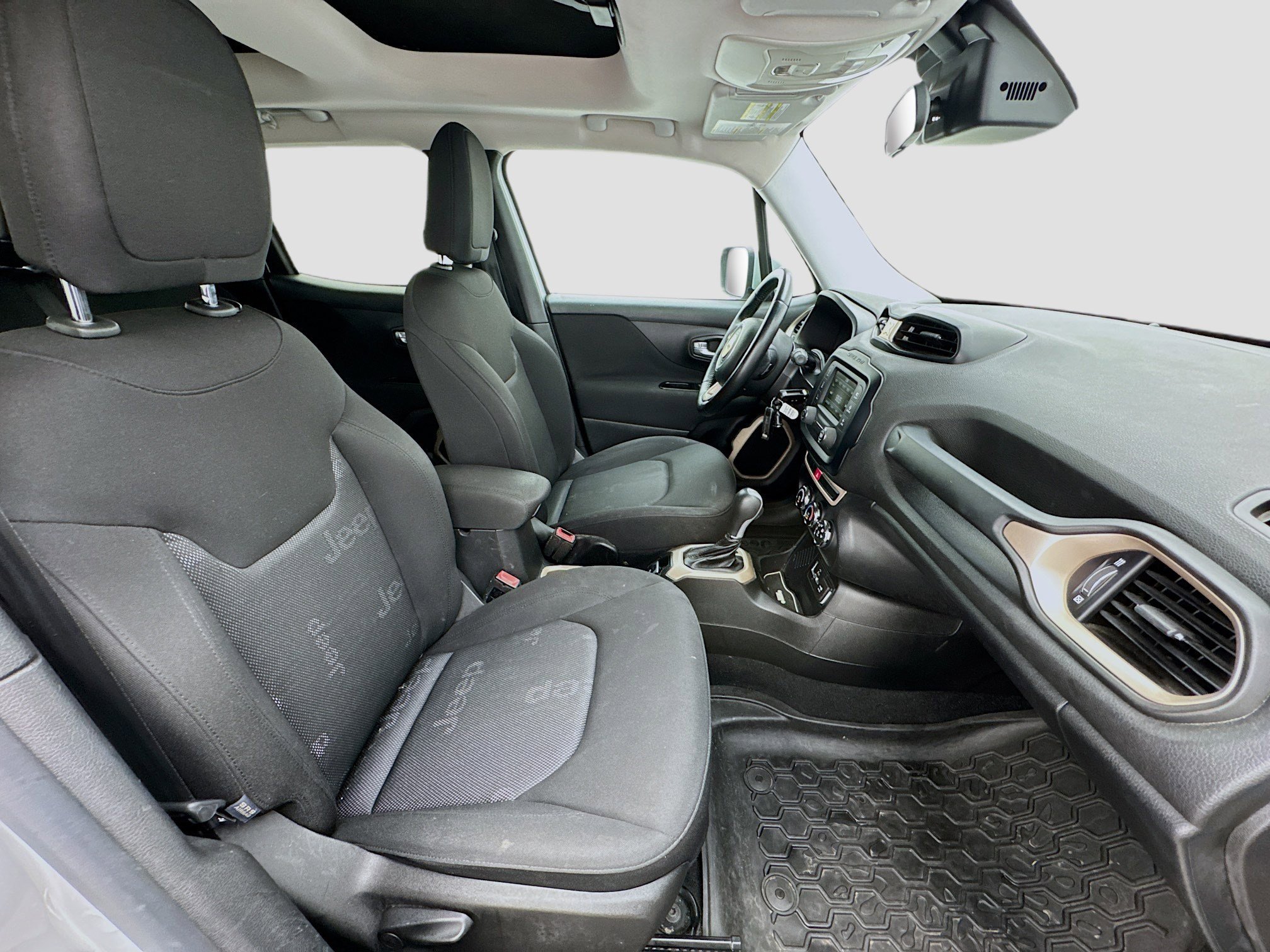 Used 2015 Jeep Renegade Latitude image 17